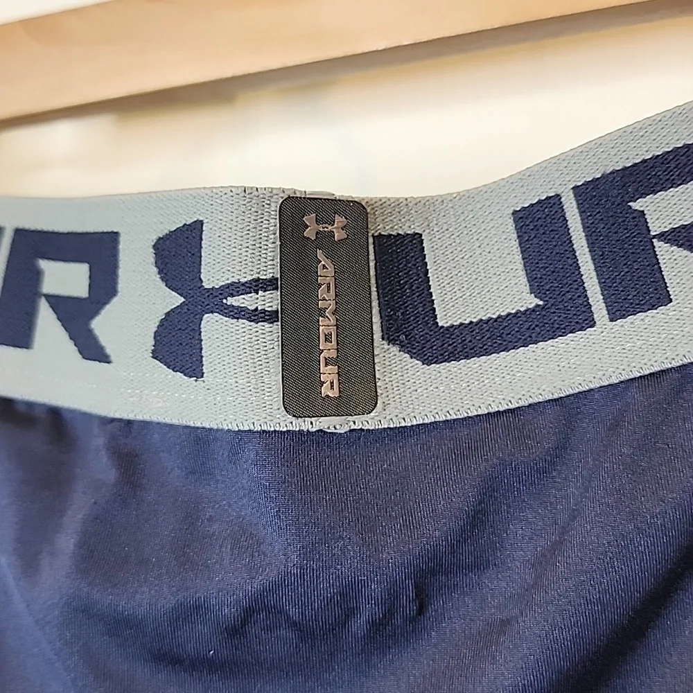 Under Armour Youth Boy HeatGear Logo 3/4 Leggings in Navy, YXL Fitted